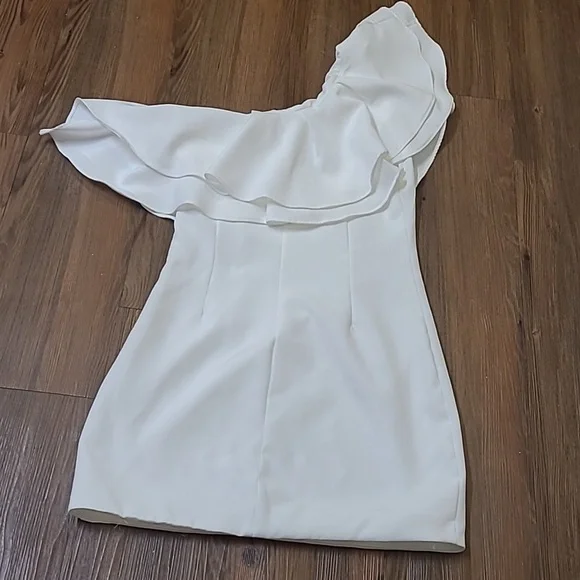 DO+BE‎ One Shoulder Cream Dress - Picture 7 of 11